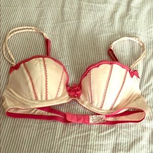 Victoria’s Secret bra 34B